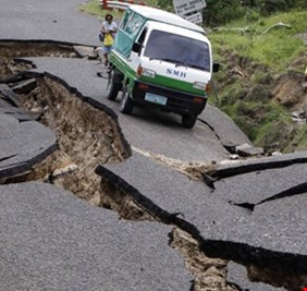 قتلى بزلزال قوته 6.7 درجات ضرب الفلبين