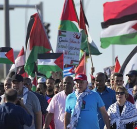 رئيس كوبا يقود مسيرة مؤيدة لفلسطين في هافانا