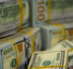 المالية النيابية : ازمة الدولار في طريقها للحل