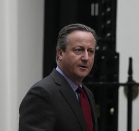 كاميرون يحذر تل أبيب: لا أمن لإسرائيل بدون أمن طويل الأمد للفلسطينيين