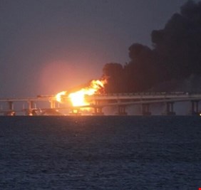 أوكرانيا: هجمات جسر القرم عرقلت عمليات روسيا