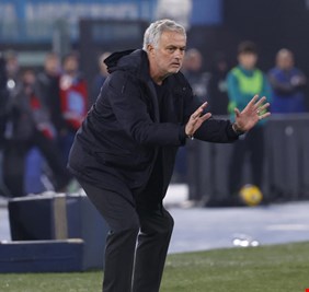 مورينيو يعرض خدماته على منتخب عالمي