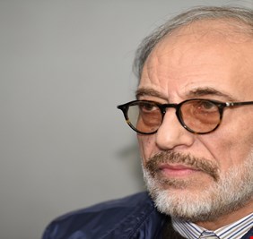 غسان مسعود: محمود عبدالعزيز شتمني في أول مكالمة بيننا