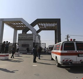 الهلال الأحمر الفلسطيني يعلن دخول 100 شاحنة مساعدات إلى غزة