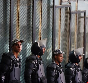 مصر.. مصدر إعلامي يتحدث عن كشف شبكة فساد في إحدى الوزارات والقبض على أحد المسؤولين