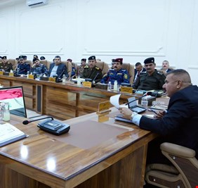 وزير الداخلية يستمع الى الإيجاز السنوي والرؤية المستقبلية لقيادة قوات الحدود