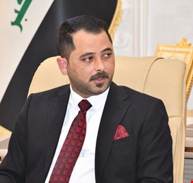 نائب يطالب بسحب الثقة عن رئيس اللجنة المالية النيابية بسبب الفشل و الخيانة