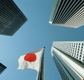 فضيحة تطيح بالرجل الثاني في الحكومة اليابانية وعدد من كبار الوزراء