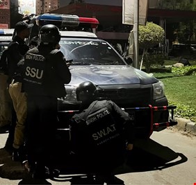 مقتل وإصابة 8 أشخاص بهجوم مزدوج استهدف الشرطة الباكستانية