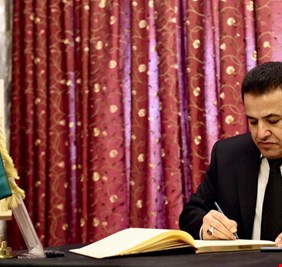 الأعرجي يزور السفارة الكويتية ويعزي بوفاة أمير دولة الكويت