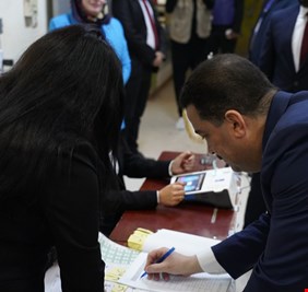 السوداني يدلي بصوته في الانتخابات المحلية