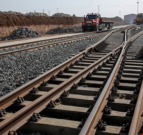 العراق يكشف عن خطة للربط السككي مع سوريا