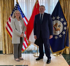 السفيرة الأمريكية في العراق تكشف تفاصيل لقائها مع نظيرها المصري في بغداد