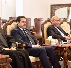 الأعرجي يزور السفارة الإيرانية ويقدم واجب العزاء بضحايا التفجير الإرهابي في كرمان