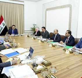 السوداني يوجه بمنح الأولوية للمدارس الطينية و الكرفانية و الايلة للسقوط