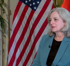 السفيرة الأمريكية في العراق تعلق على اتفاق سحب القوات الأمريكية