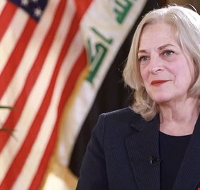 السفيرة الأمريكية في العراق تتهم مصرفاً اهلياً بغسل الأموال
