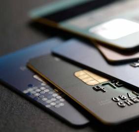المركزي يرفع الحدود اليومية والشهرية لبطاقات الدفع الالكترونية