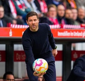 قصر مهدوم يقطع طريق تشابي ألونسو نحو ريال مدريد