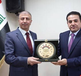 الأعرجي يكرّم الفريق كوهدار محمد سعيد بمناسبة انتهاء مدة عمله  مديرا عاما للاستخبارات والأمن