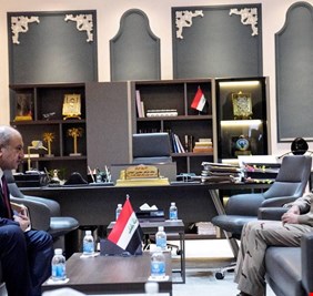 العلاق يستقبل وزير الدفاع