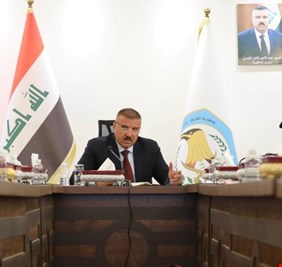 وزير الداخلية يترأس اجتماعاً في مديرية المرور العامة