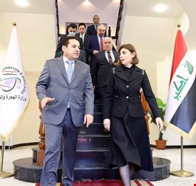 الأعرجي يلتقي وزيرة الهجرة والمهجرين