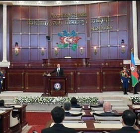 بحضور عائلته.. علييف يؤدي اليمين الدستورية رئيسا لأذربيجان لـ7 سنوات