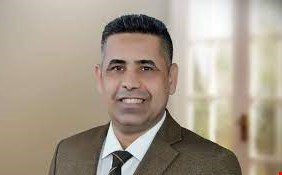 المنصب السخيف الناقص والدوني عندما يحصل على منصب وعلى قاعدة الإمارة ولو على حجارة