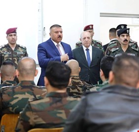 وزير الداخلية يزور مركز تدريب القيادة والسيطرة (911)