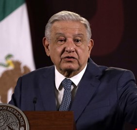 المكسيك.. فتح تحقيق بحق رئيس البلاد بعد كشفه رقم هاتف صحفية