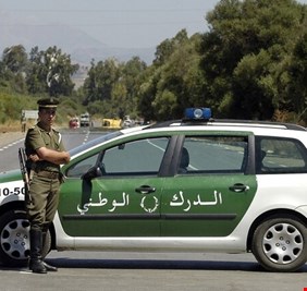 الجزائر.. تفكيك شبكة إجرامية مختصة في تهريب المغاربة عبر الحدود