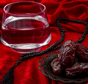 كيف تتجنب العطش أثناء صيام رمضان؟