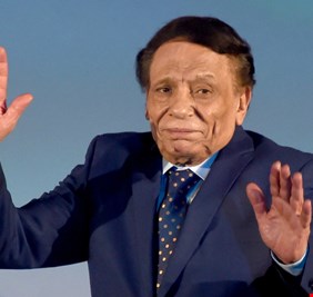 عادل امام..اعتزل الفن ام تفرغ لحياته الأسرية؟