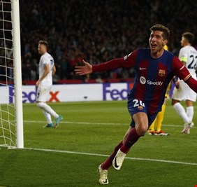 برشلونة يهزم نابولي ويبلغ ربع نهائي دوري الأبطال