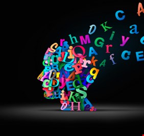 مزاعم مثيرة للجدل.. أستاذ لغويات: اللغة الإنجليزية 