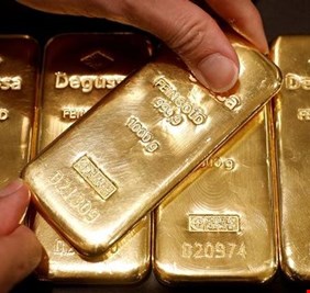 عالميا.. أسعار الذهب تترقب ارتفاعاً قياسياً