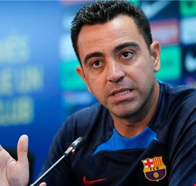 رغم الضغط.. رئيس برشلونة يفتح باب البقاء أمام تشافي