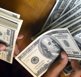 تراجع طفيف بسعر صرف الدولار في الاسواق ببغداد والمحافظات