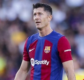 ليفاندوفسكي يحسم مستقبله بين دوري روشن وبرشلونة