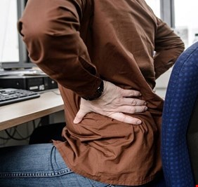 متى تشكل طقطقة الظهر خطرا على الصحة؟
