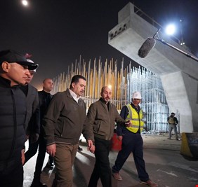 رئيس الحكومة يعلن إعادة العمل بـ 500 مشروع متوقف