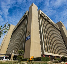 بالوثيقة.. التعليم العالي تعزل عميد كلية الحاسوب لارتكابه فعلاً فاضحاً