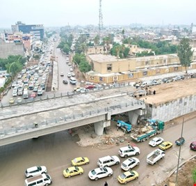 خبير يقلل من أهمية مشاريع فك الاختناقات المرورية في بغداد و يقترح حلاً