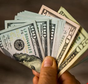 اسعار الدولار تشهد ارتفاعاً امام الدينار العراقي