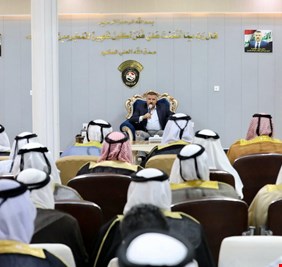 وزير الداخلية يلتقي شيوخ ووجهاء العشائر ويشيد بجهودهم في دعم عمل الأجهزة الأمنية