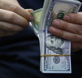 الدولار يسجل ارتفاعاً في الأسواق العراقية