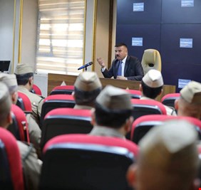 وزير الداخلية يزور جناح القيادة في المعهد العالي للتطوير الأمني والإداري ويؤكد على استحداث طرق جديدة للتدريس