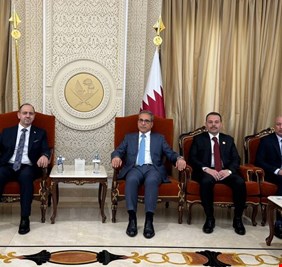 رئيس مجلس القضاء الأعلى يصل قطر