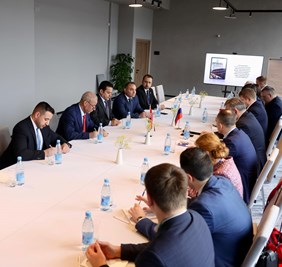 الأعرجي يلتقي في مدينة سانت بطرسبرغ وكيل وزارة الداخلية للشؤون القانونية والدولية الروسي